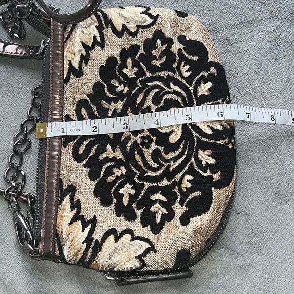 Designed in New York by Sharif Small Silver Chain and crossbody purse - Picture 7 of 7